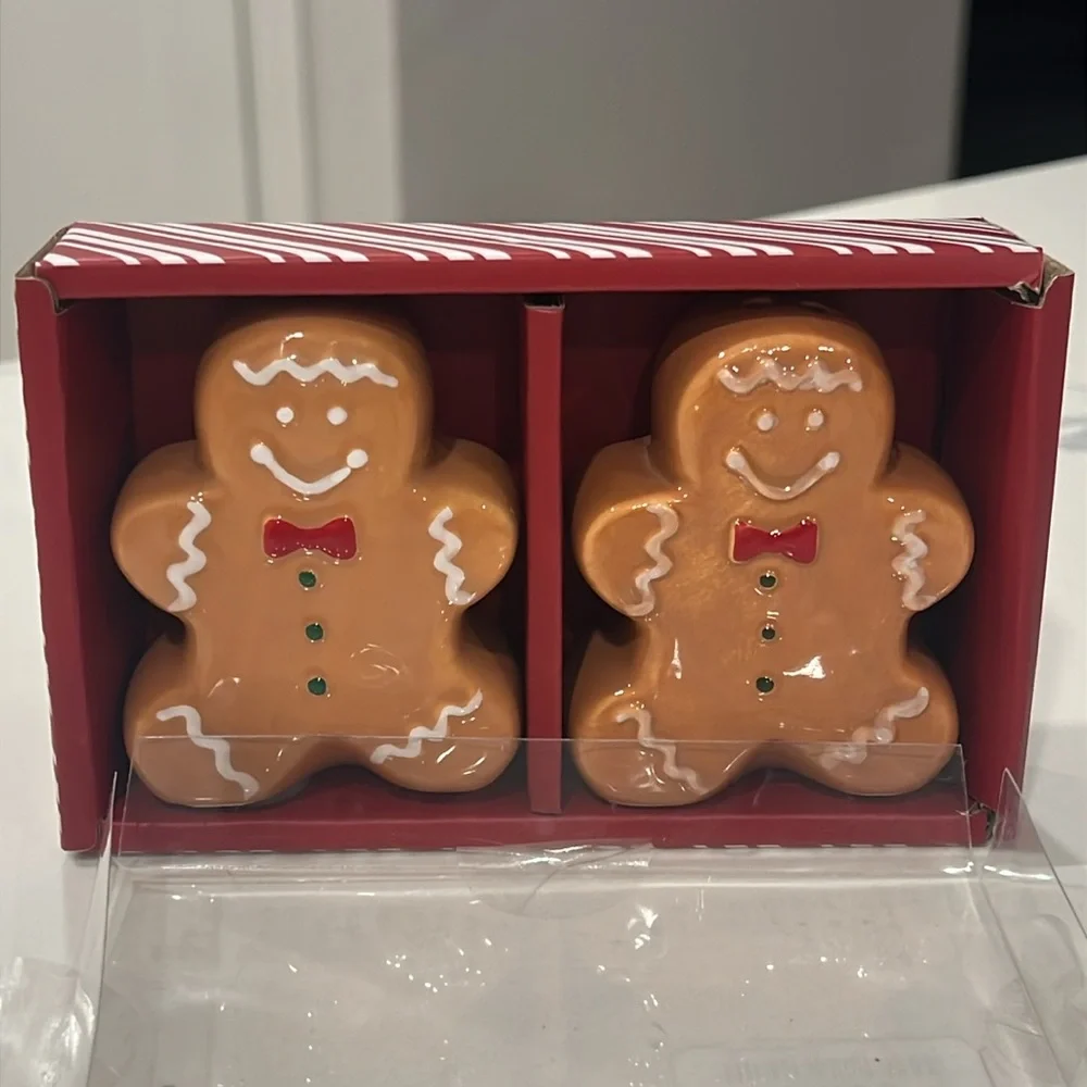 🫚CUTE.. Gingerbread Salt & Pepper Shakers